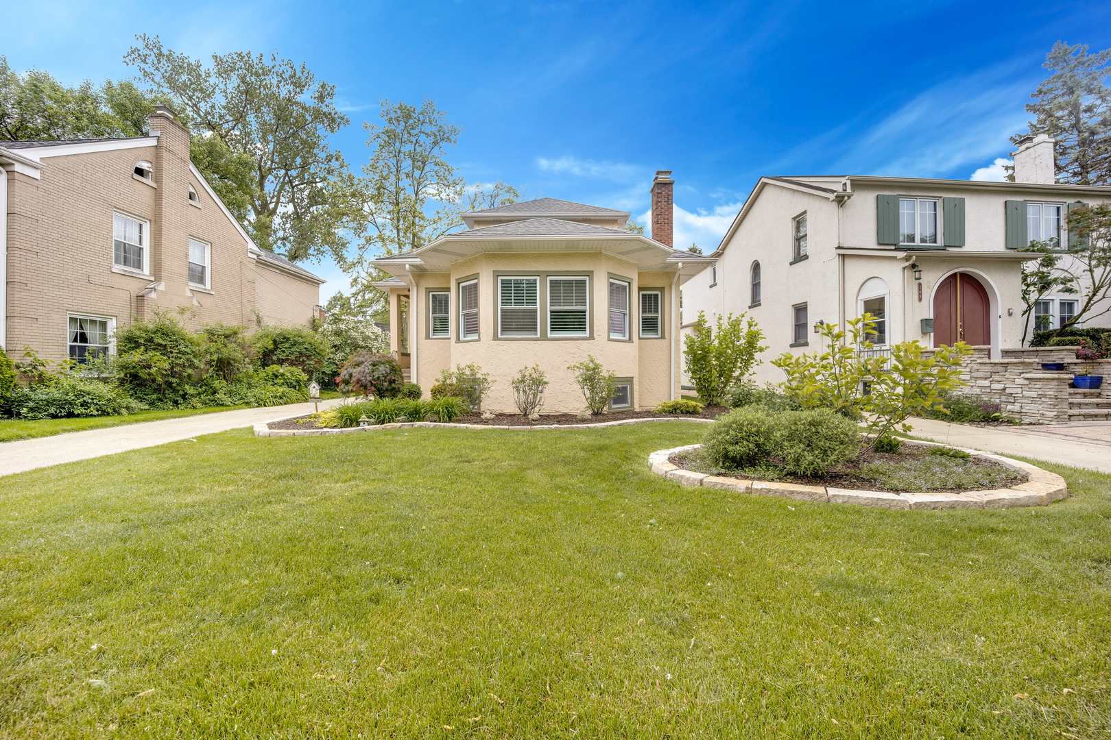 313 Blackhawk Road Riverside, IL 60546 - Photo 1 of 16