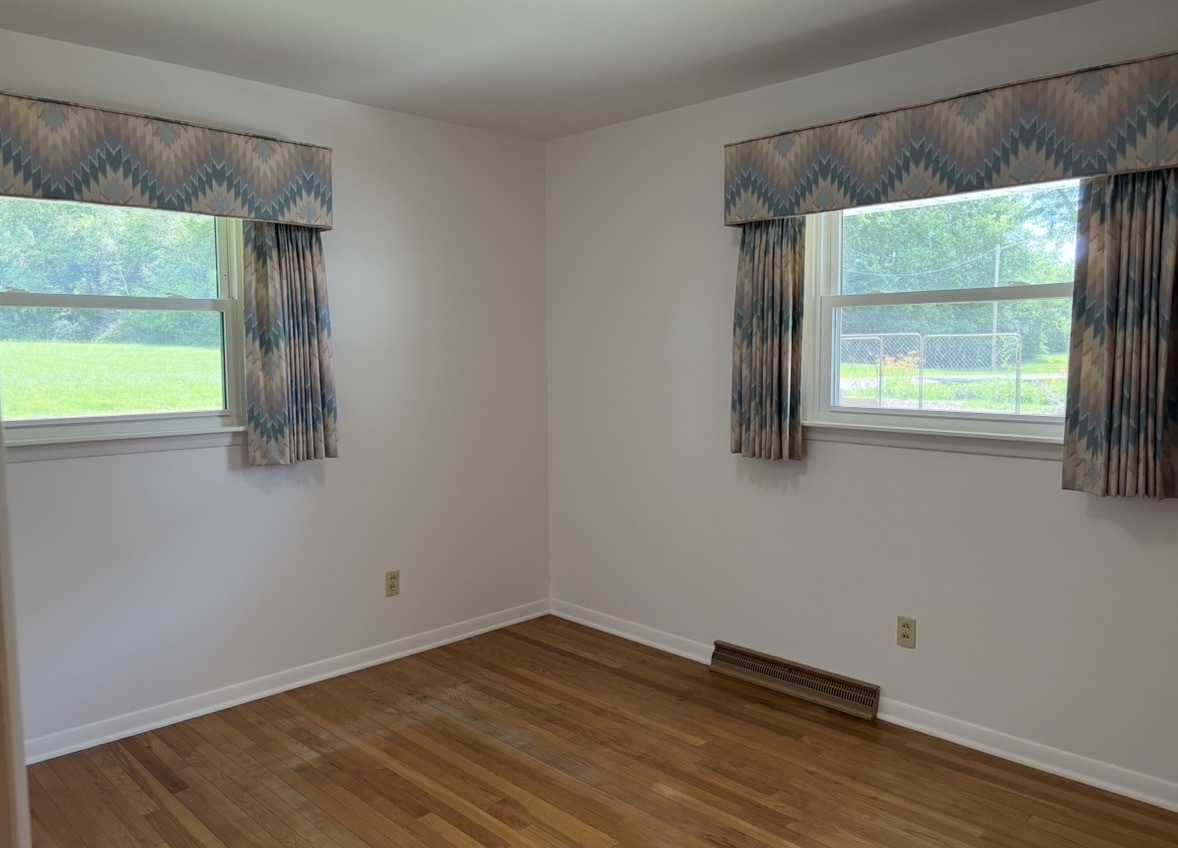 609 9th Avenue Ottawa, IL 61350 - Photo 20 of 28 an empty room with a window