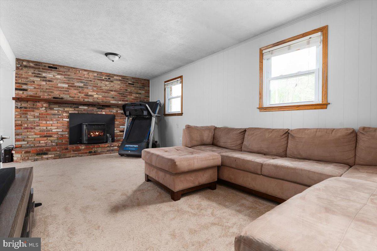 193 Hickory Point Road Pasadena, MD 21122 - Photo 27 of 40 Gallery Image 27