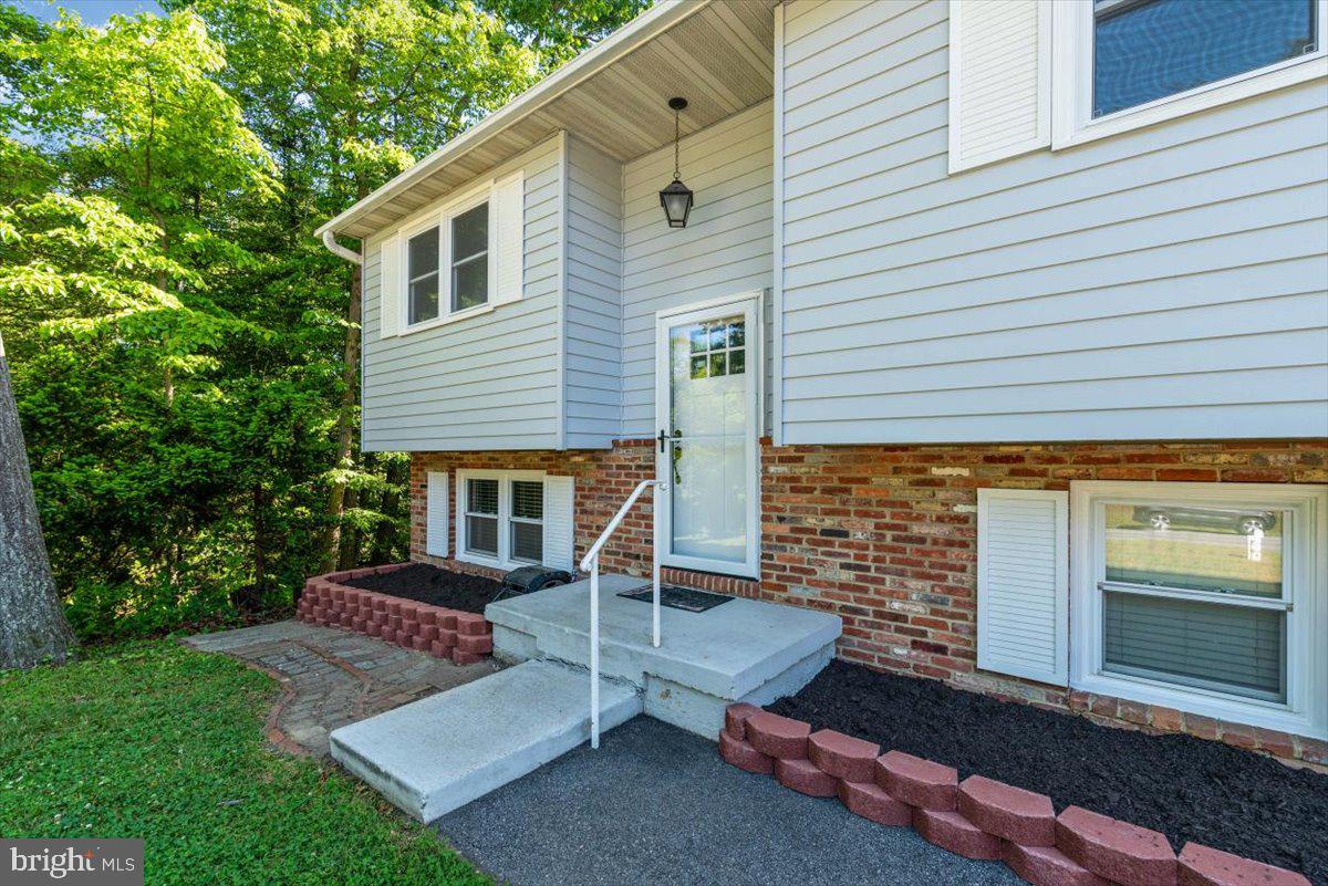 193 Hickory Point Road Pasadena, MD 21122 - Photo 4 of 40 Gallery Image 4