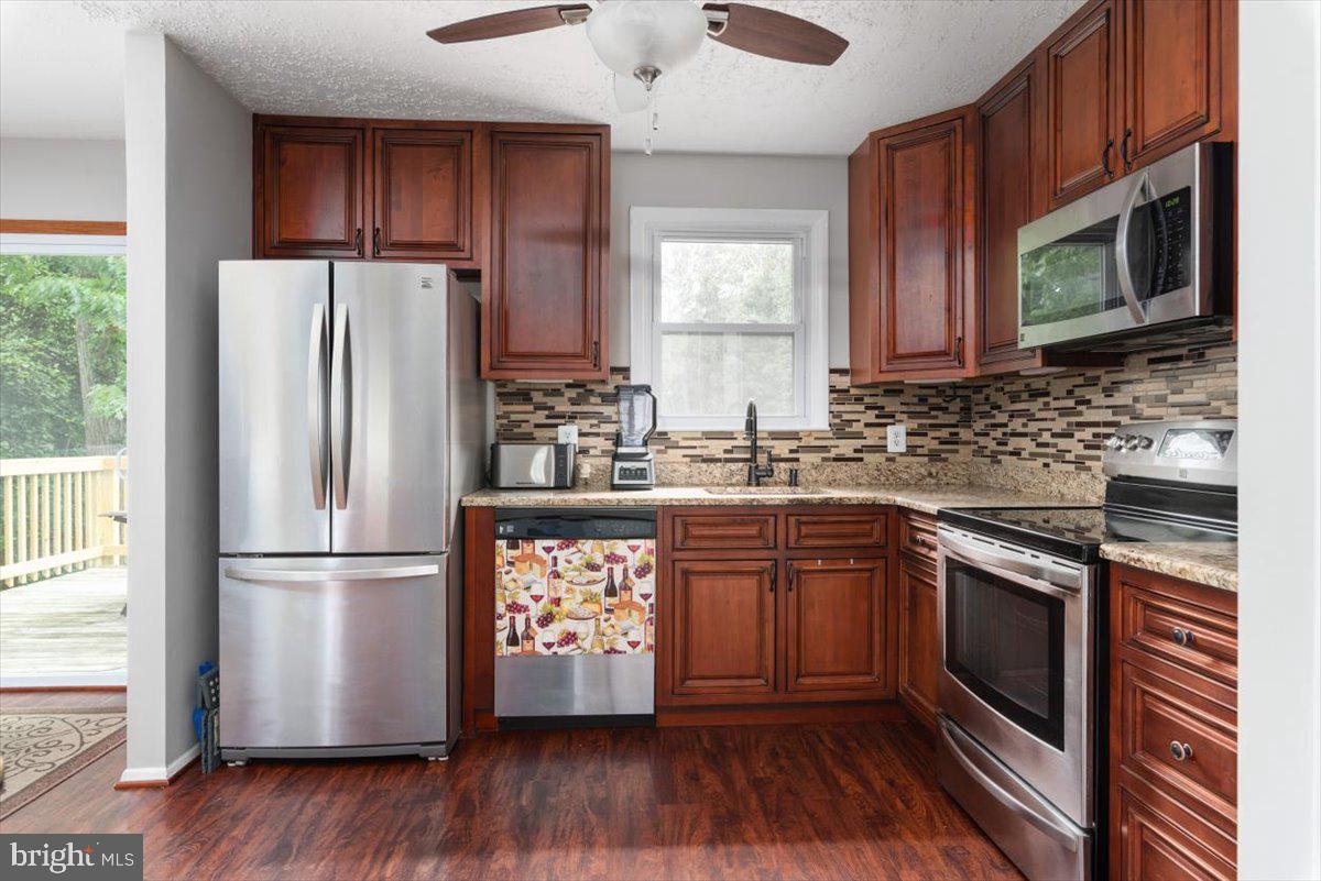 193 Hickory Point Road Pasadena, MD 21122 - Photo 8 of 40 Gallery Image 8