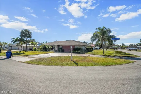 $325,000 | 2172 Lochmoor Circle, North Fort Myers, FL 33903