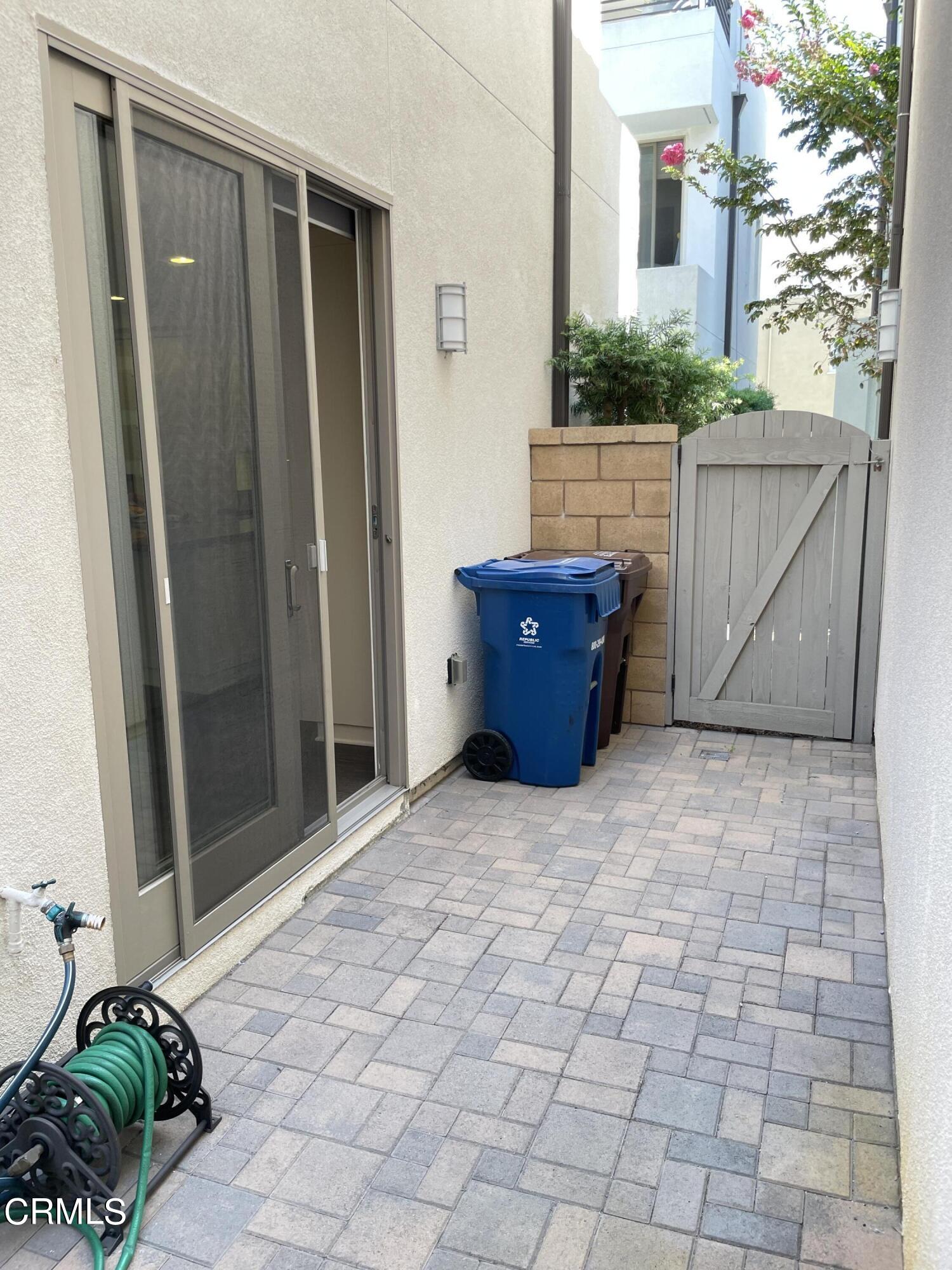 5524 Palm Drive Hawthorne, CA 90250 - Photo 7 of 46 a view of backyard with tub