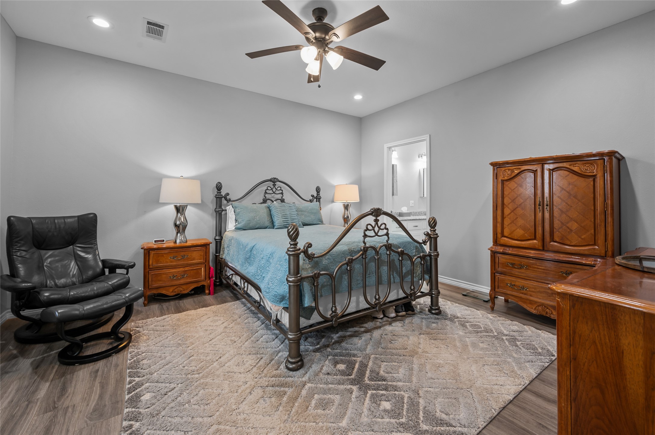 14923 Old Irish Farm Road Baytown, TX 77523 - Photo 43 of 50 Bardominium - Primary bedroom with ensuite bathroom