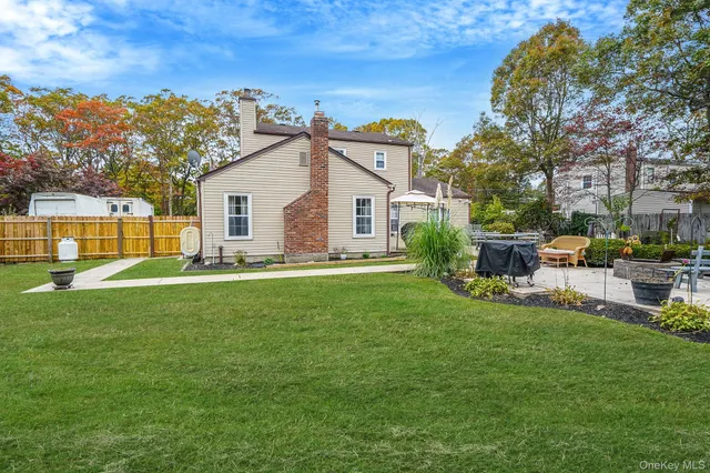 a view of a house with a park