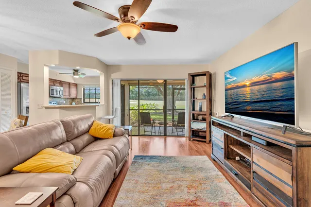 $425,000 | 17372 Boca Club Boulevard, Unit 405, Boca Raton, FL 33487