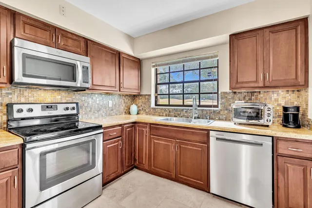 $425,000 | 17372 Boca Club Boulevard, Unit 405, Boca Raton, FL 33487