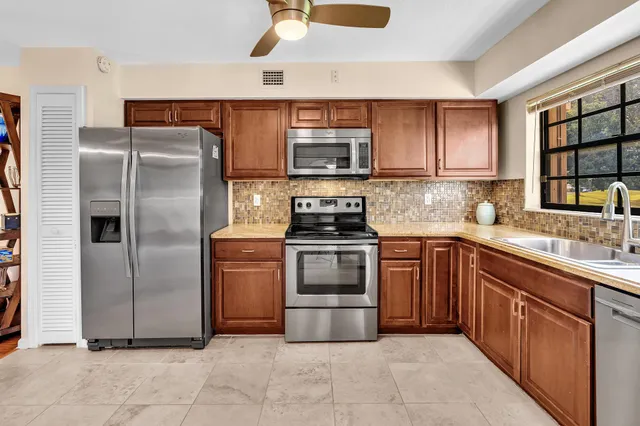 $425,000 | 17372 Boca Club Boulevard, Unit 405, Boca Raton, FL 33487