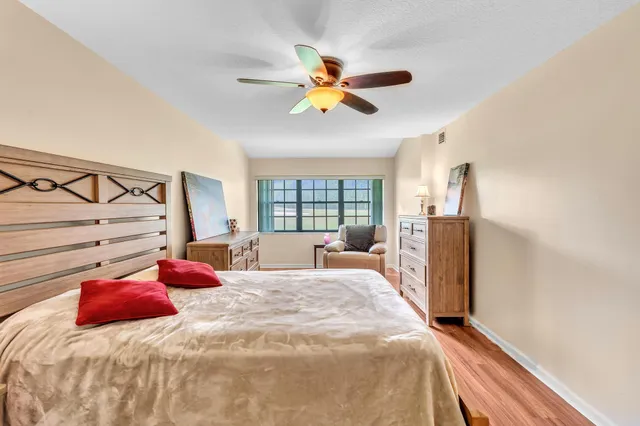 $425,000 | 17372 Boca Club Boulevard, Unit 405, Boca Raton, FL 33487