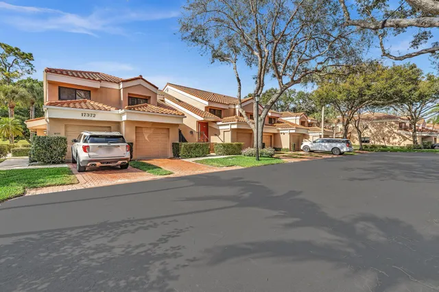 $425,000 | 17372 Boca Club Boulevard, Unit 405, Boca Raton, FL 33487