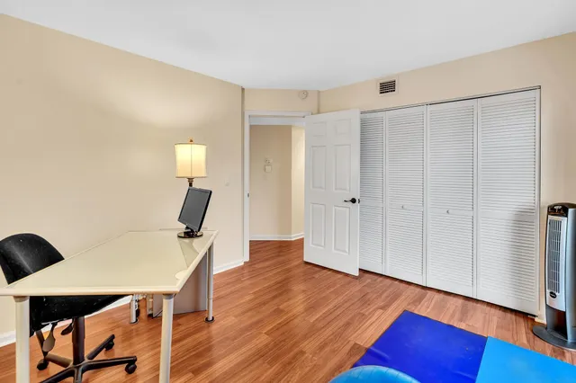 $425,000 | 17372 Boca Club Boulevard, Unit 405, Boca Raton, FL 33487