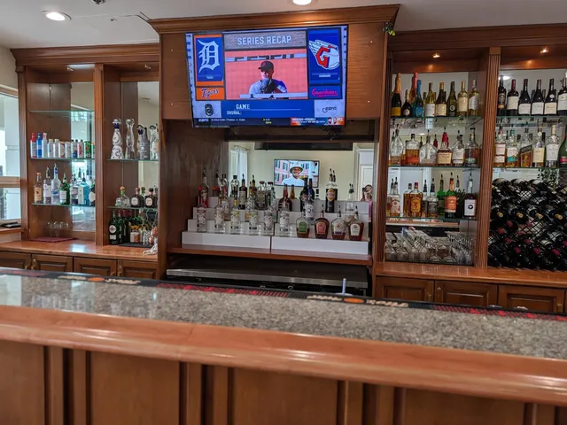 $425,000 | 17372 Boca Club Boulevard, Unit 405, Boca Raton, FL 33487