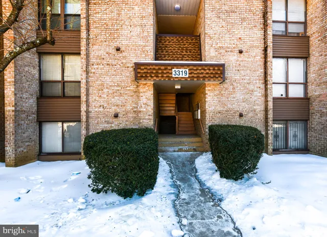 $1,965 | 3319 Huntley Square Drive, Unit A1, Temple Hills, MD 20748