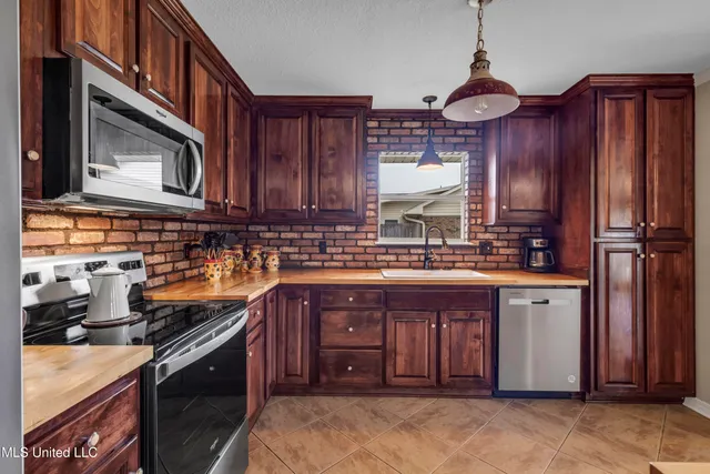 $330,000 | 615 North Haven Drive, Biloxi, MS 39532