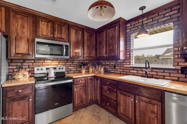 $327,500 | 615 North Haven Drive, Biloxi, MS 39532