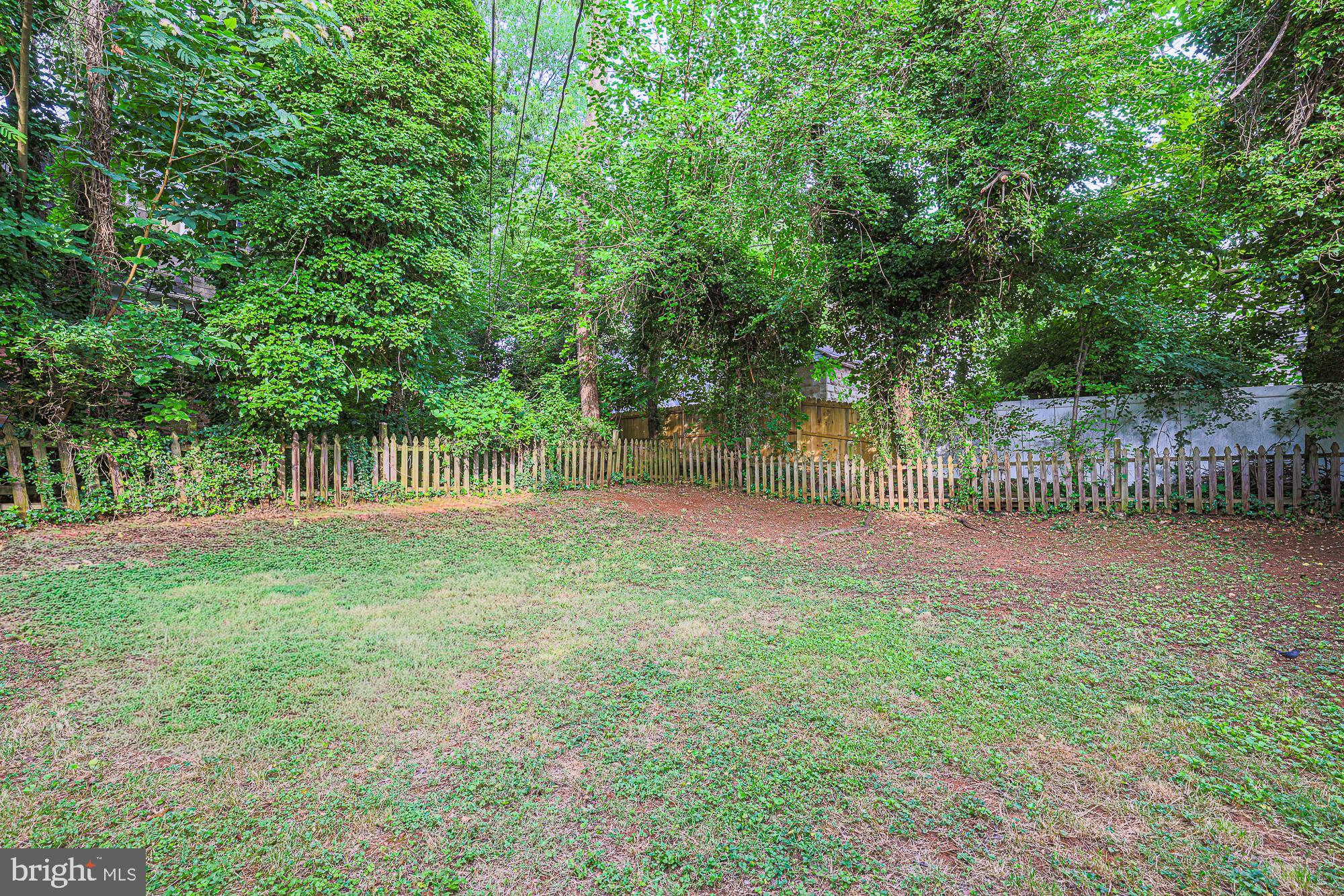 410 Kingston Road Baltimore, MD 21229 - Photo 48 of 56 Fenced backyard