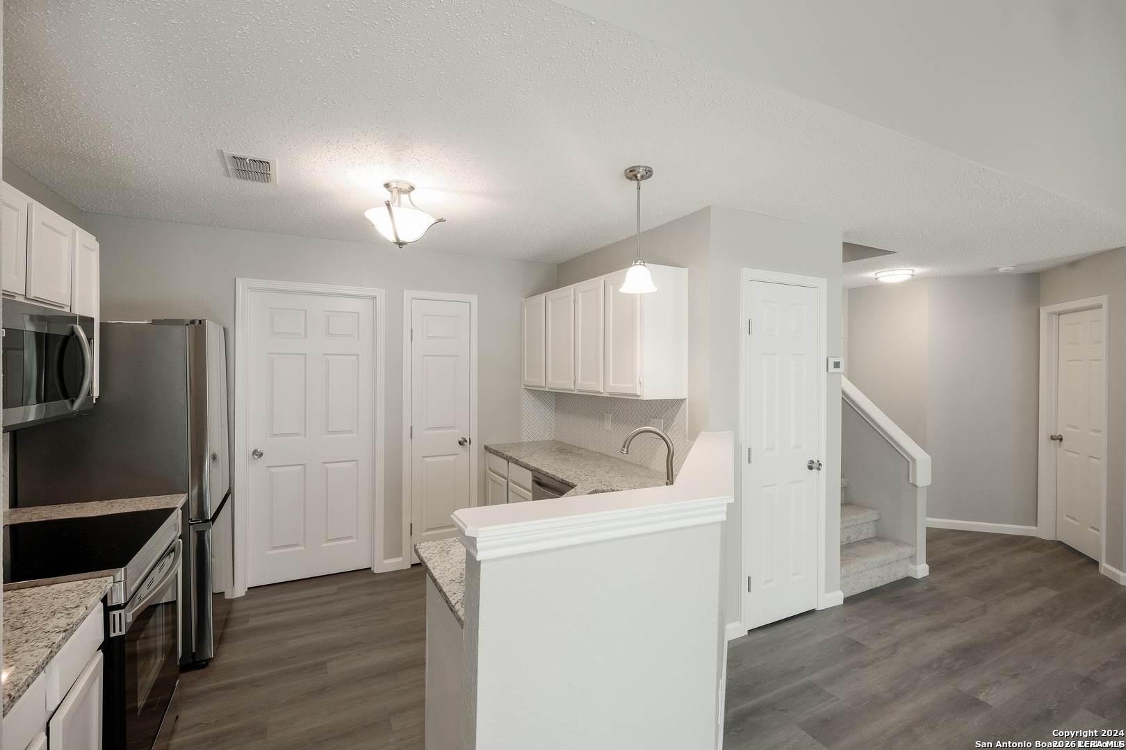 7539 Rimhurst San Antonio, TX 78250 - Photo 2 of 15