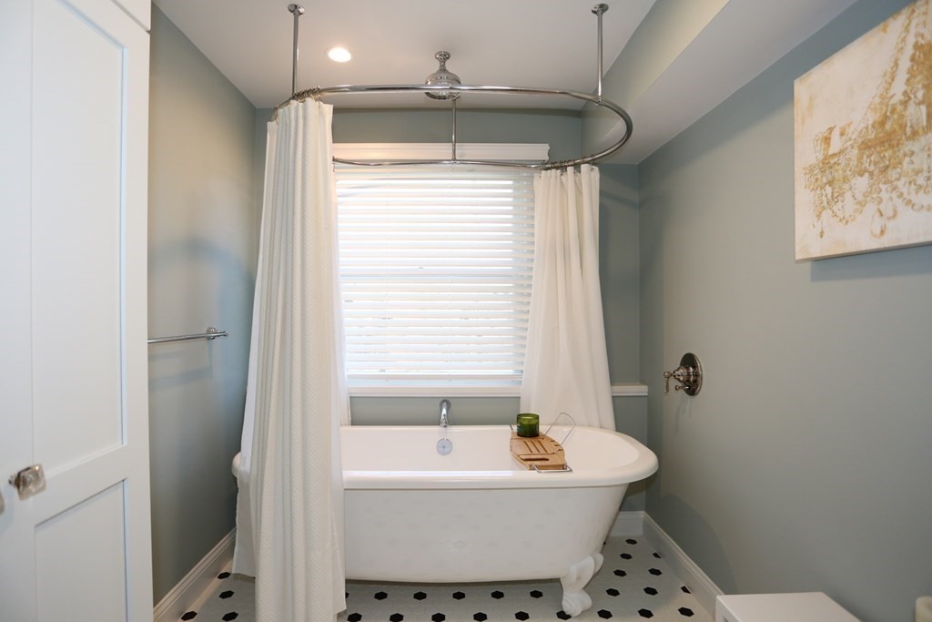 19 Barrett Street Needham, MA 02492 - Photo 11 of 26 Gallery Image 11