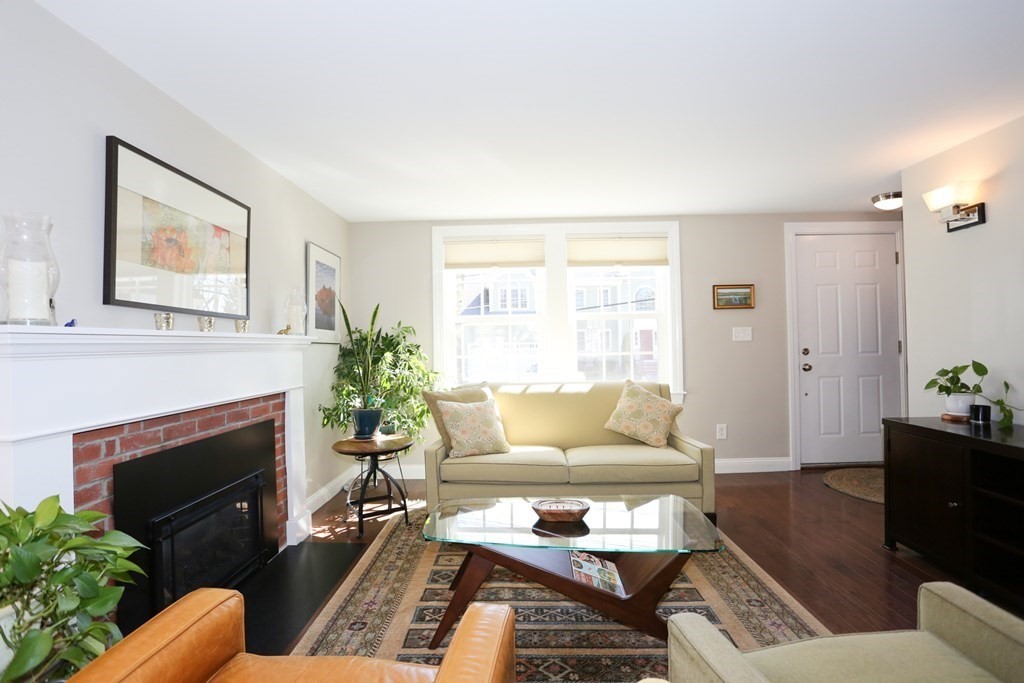 19 Barrett Street Needham, MA 02492 - Photo 4 of 26 Gallery Image 4