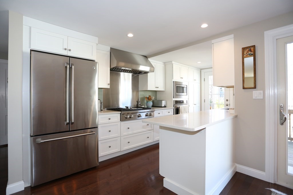 19 Barrett Street Needham, MA 02492 - Photo 7 of 26 Gallery Image 7