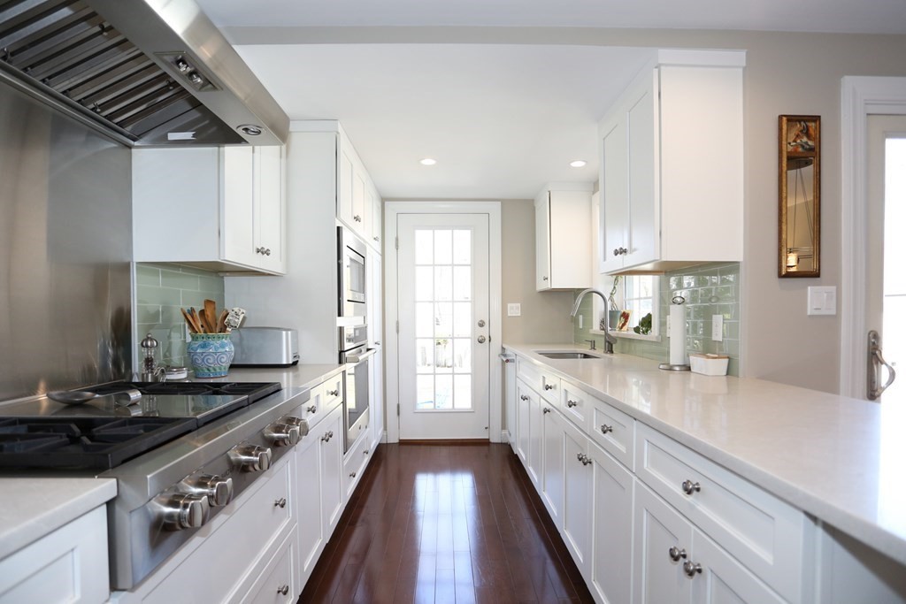 19 Barrett Street Needham, MA 02492 - Photo 8 of 26 Gallery Image 8