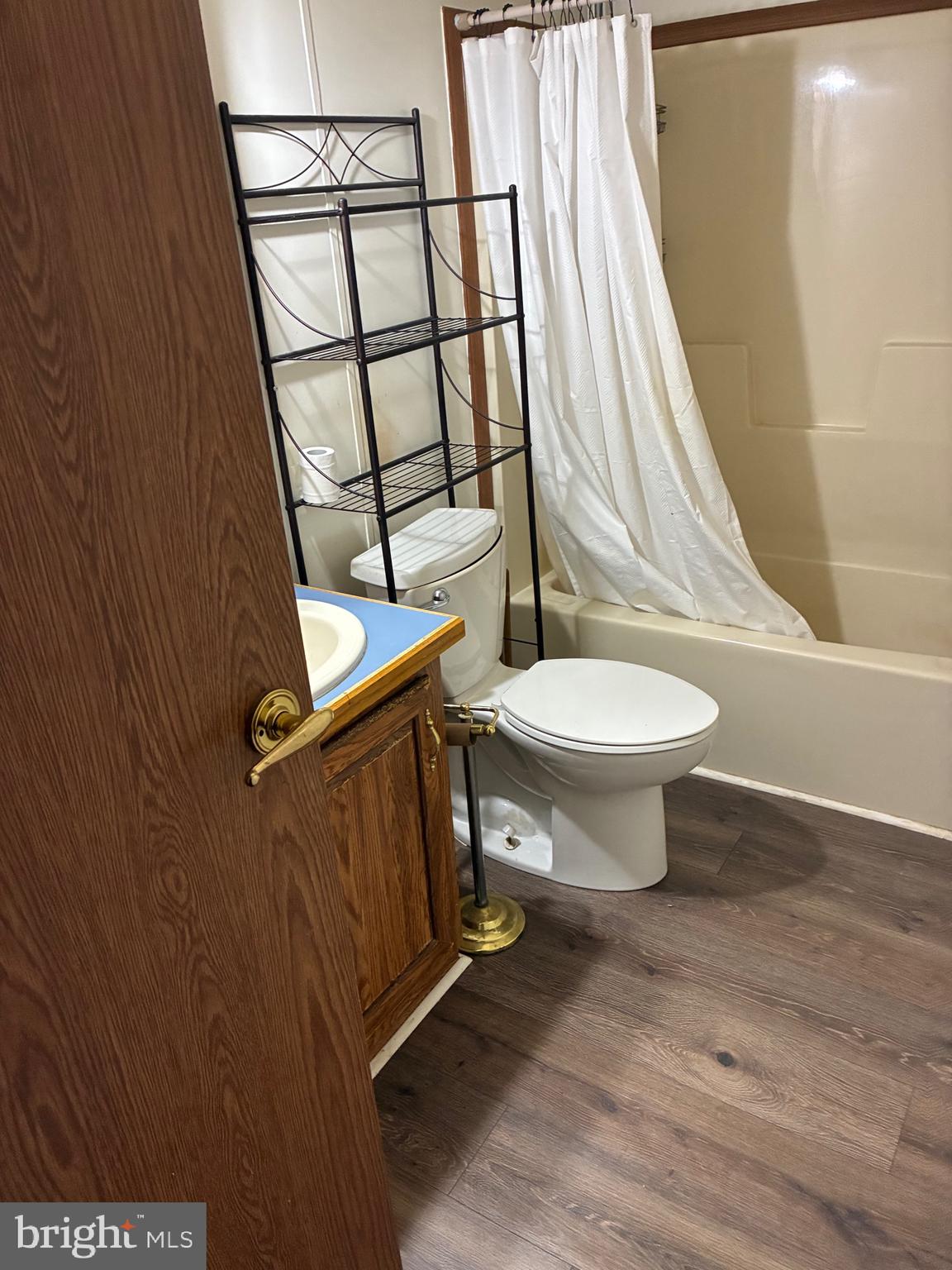 1011 Yarrow Avenue Reading, PA 19605 - Photo 4 of 8 Bath 1