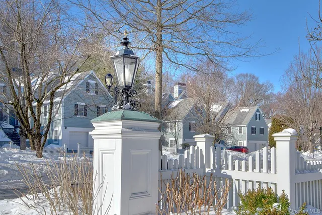 $965,000 | 5 Wyndham Close, White Plains, NY 10605