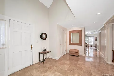 $965,000 | 5 Wyndham Close, White Plains, NY 10605