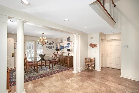 $965,000 | 5 Wyndham Close, White Plains, NY 10605