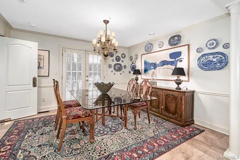 $965,000 | 5 Wyndham Close, White Plains, NY 10605