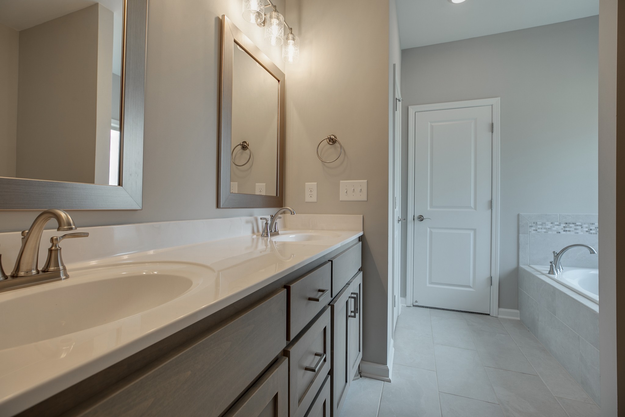 248 Doak Road Manchester, TN 37355 - Photo 14 of 23 a bathroom with a tub a sink and a mirror
