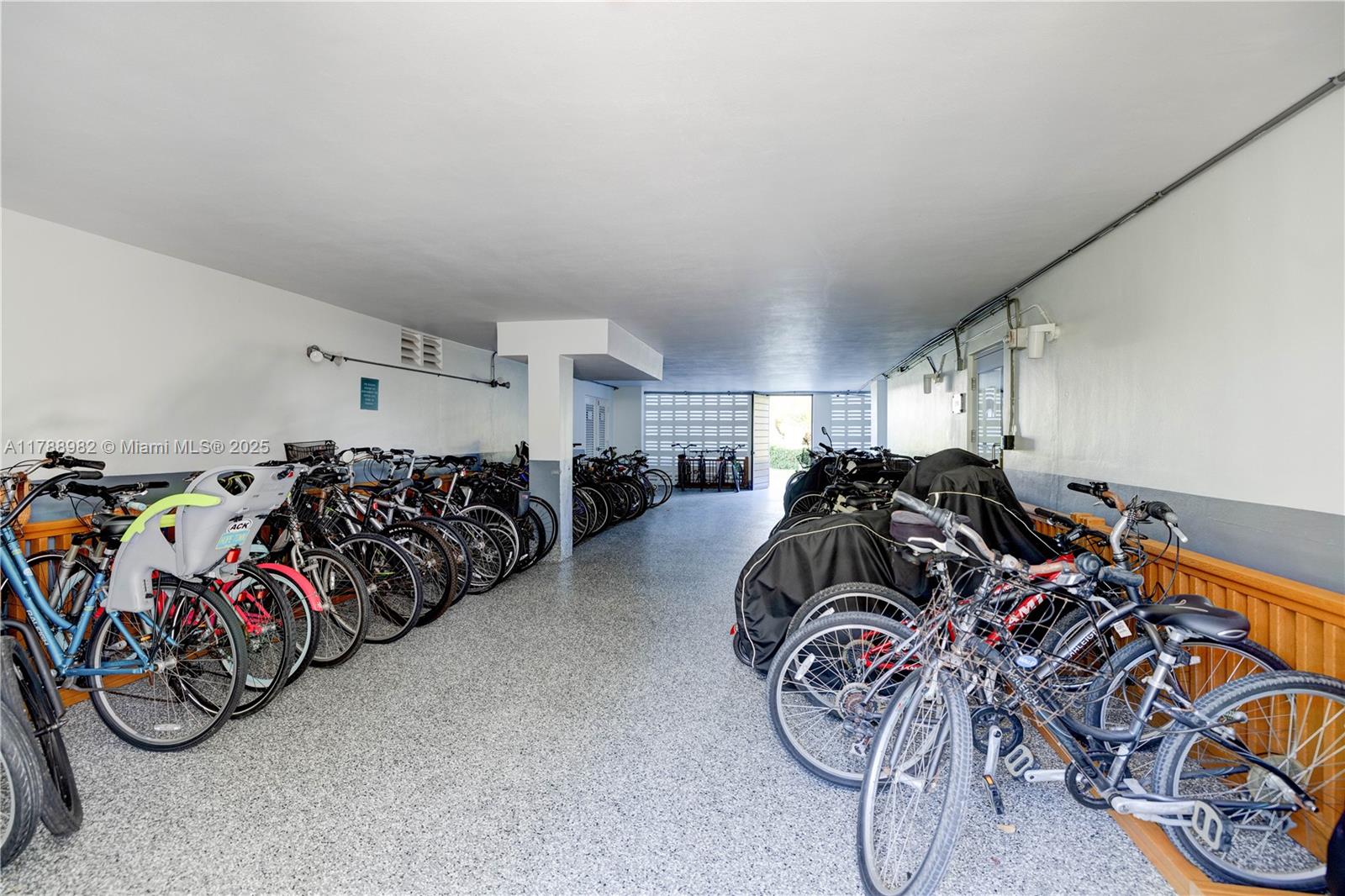 609 Ocean Drive, Unit 6H Key Biscayne, FL 33149 - Photo 26 of 32