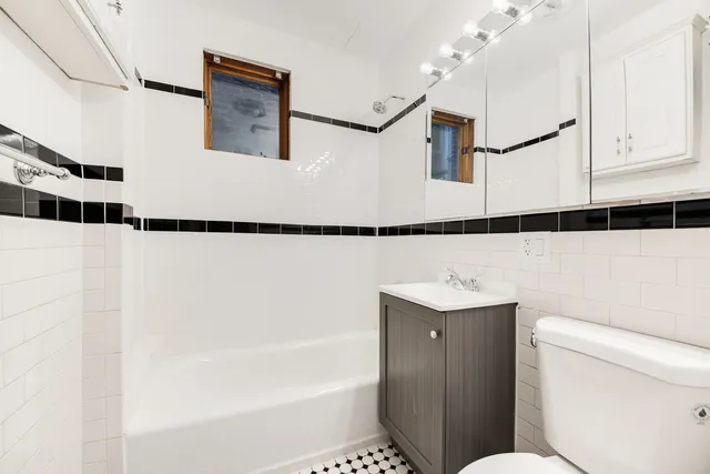 $2,500 | 1626 North Honore Street, Unit 1, Chicago, IL 60622