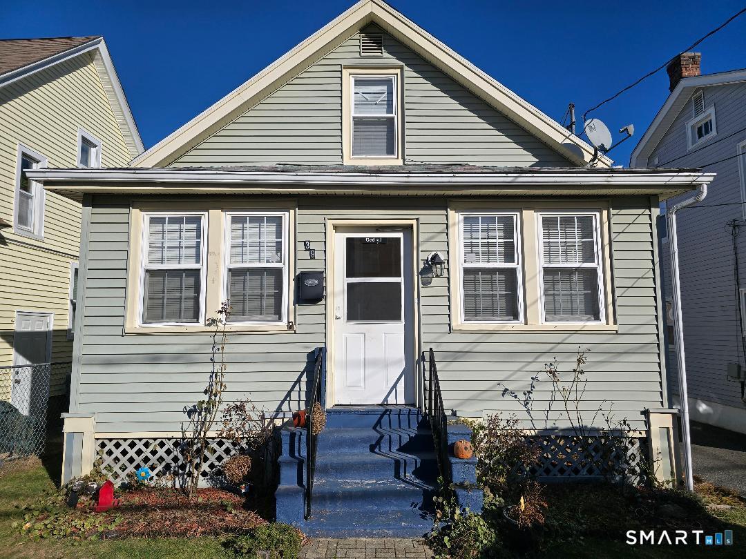 39 Lockhart Avenue Waterbury, CT 06705 - Photo 7 of 14