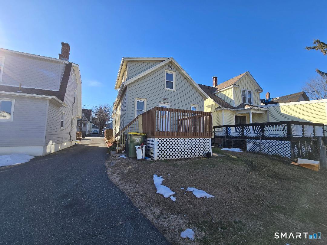 39 Lockhart Avenue Waterbury, CT 06705 - Photo 10 of 14