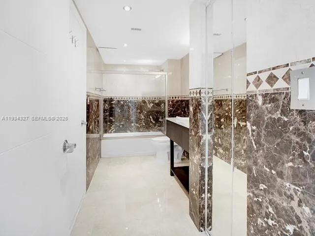 $529,000 | 2101 Brickell Avenue, Unit 2705, Miami, FL 33129