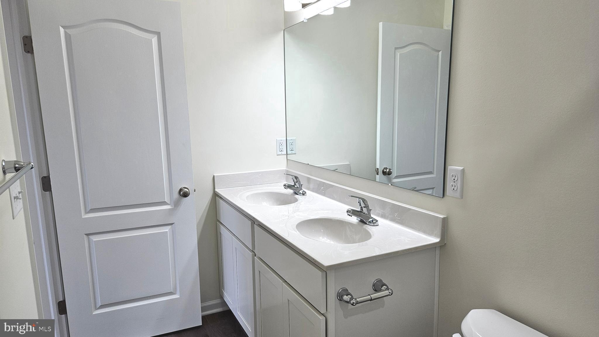 231 Doylestown Road Smyrna, DE 19977 - Photo 21 of 37 Owner's Bath
