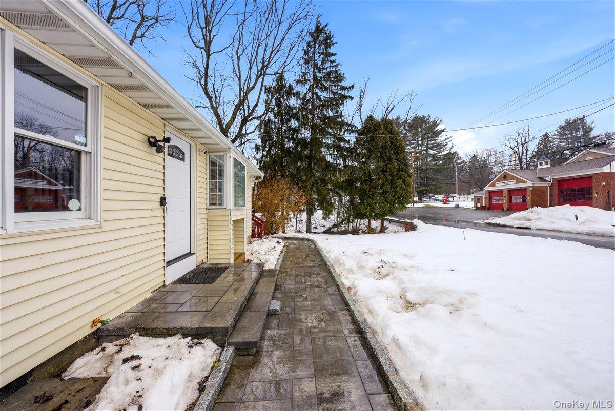 785 Locksley Road Yorktown Heights, NY 10598 - Photo 3 of 34