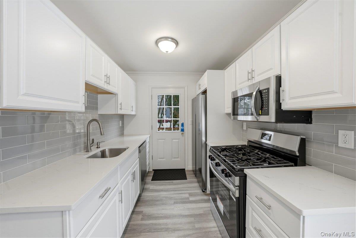 785 Locksley Road Yorktown Heights, NY 10598 - Photo 6 of 34