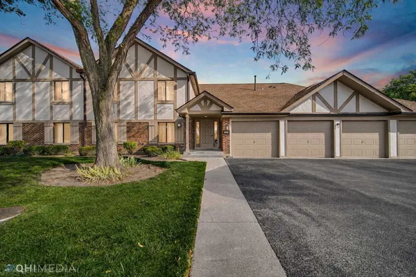 $2,295 | 920 Surrey Drive, Unit 2B, Schaumburg, IL 60193