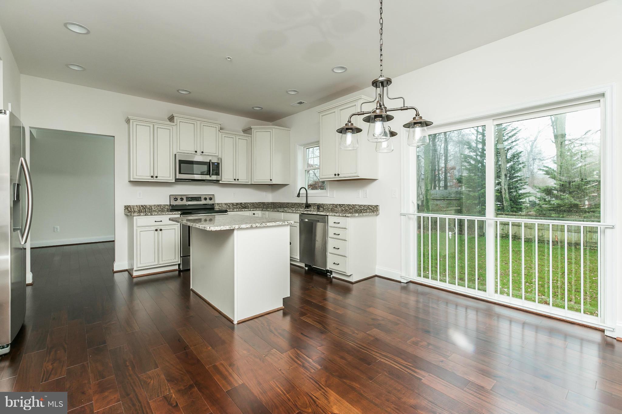 1327 Harbor Road Annapolis, MD 21403 - Photo 12 of 30 Kitchen