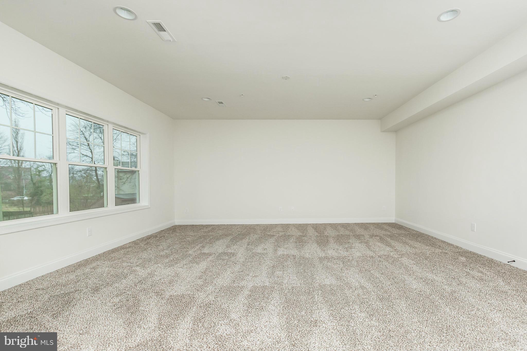 1327 Harbor Road Annapolis, MD 21403 - Photo 16 of 30 Family Room