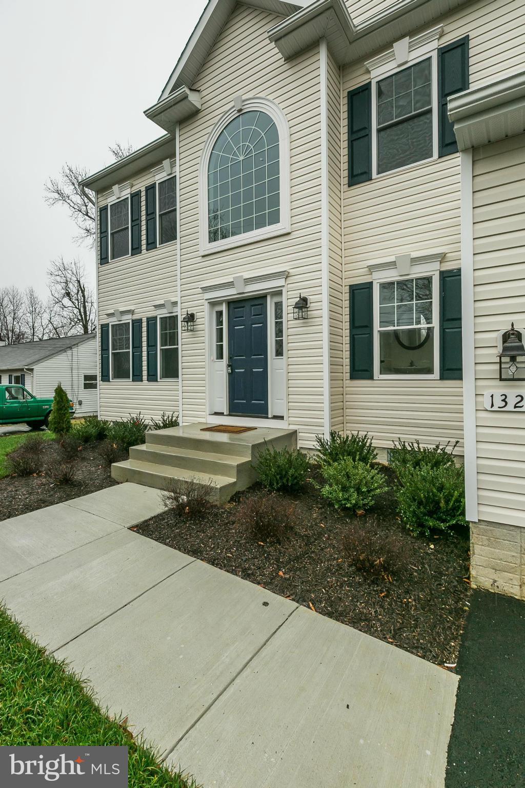 1327 Harbor Road Annapolis, MD 21403 - Photo 3 of 30 Exterior (Front)