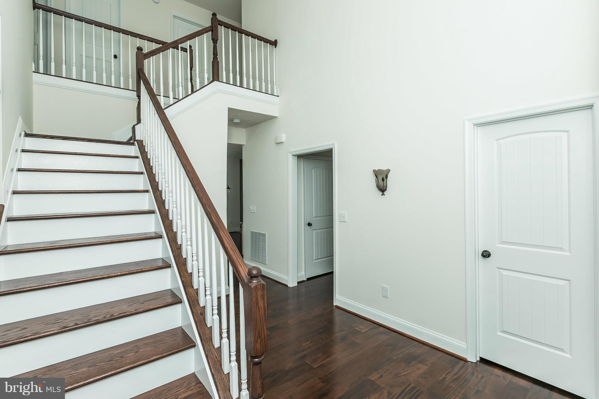 1327 Harbor Road Annapolis, MD 21403 - Photo 4 of 30 two story foyer