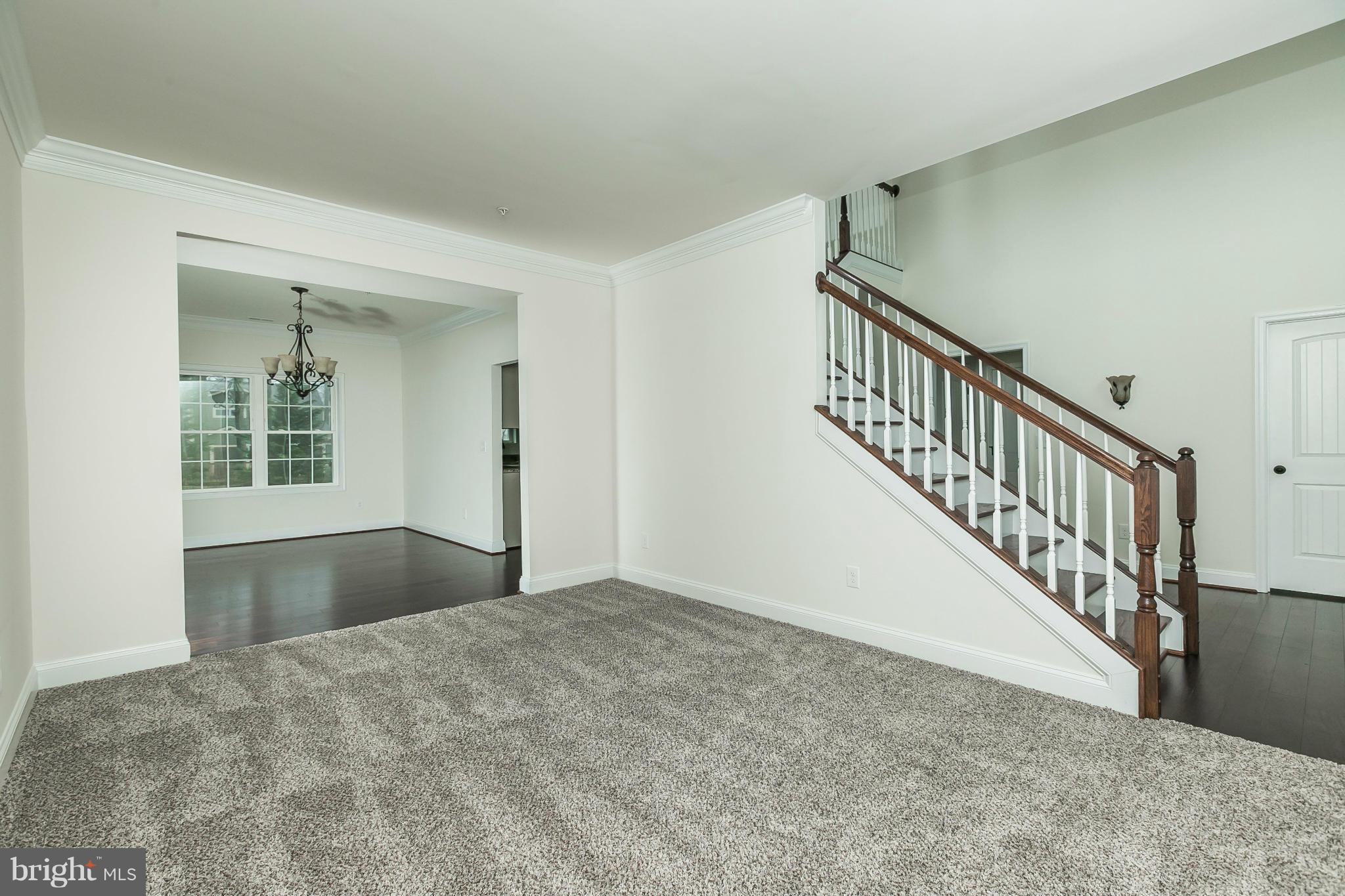 1327 Harbor Road Annapolis, MD 21403 - Photo 6 of 30 Living Room