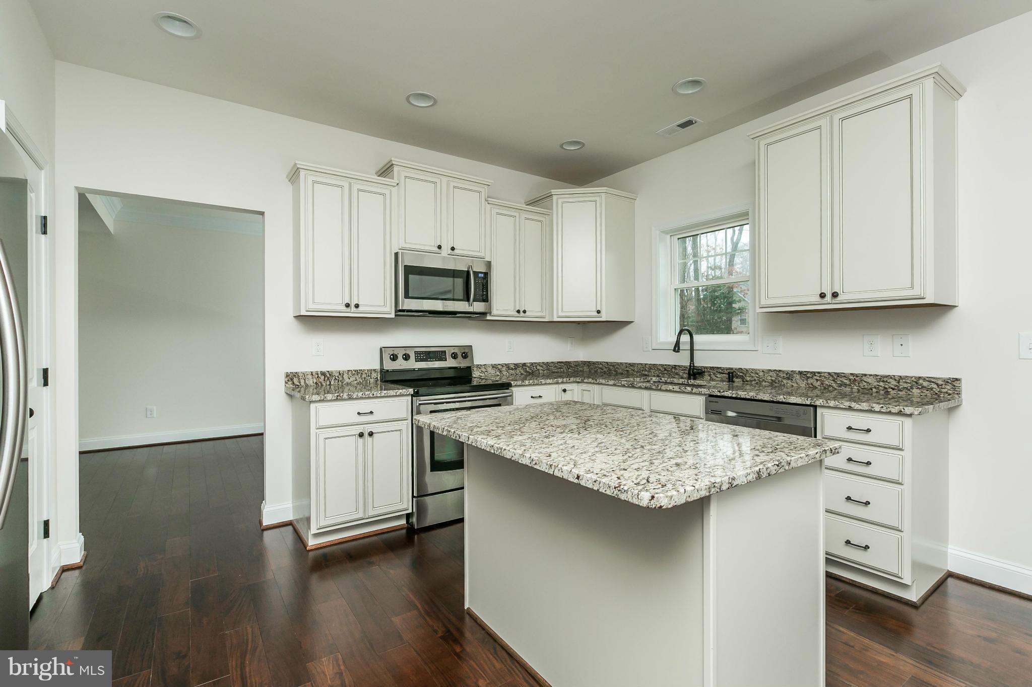 1327 Harbor Road Annapolis, MD 21403 - Photo 8 of 30 Kitchen