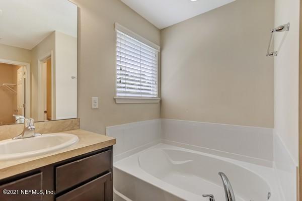 300 Amber Ridge Road Jacksonville, FL 32218 - Photo 27 of 43 Master Bathroom