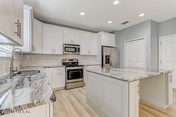 300 Amber Ridge Road Jacksonville, FL 32218 - Photo 8 of 43 Kitchen