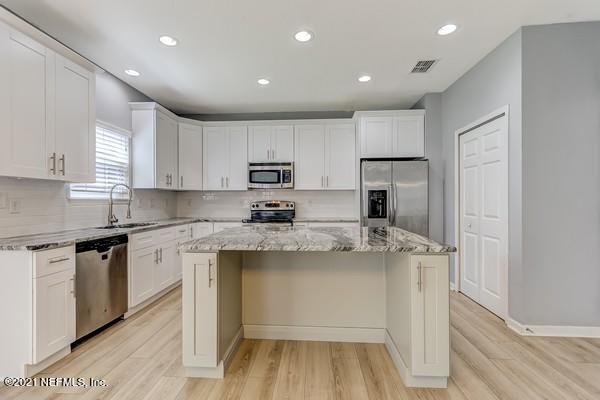 300 Amber Ridge Road Jacksonville, FL 32218 - Photo 9 of 43 Kitchen View 2
