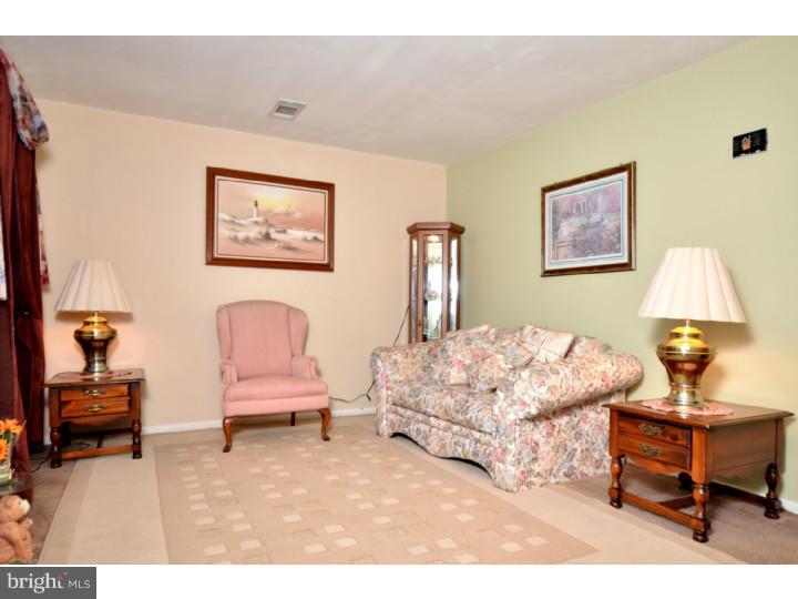 33 Stonegate Road Quakertown, PA 18951 - Photo 3 of 24 Gallery Image 3